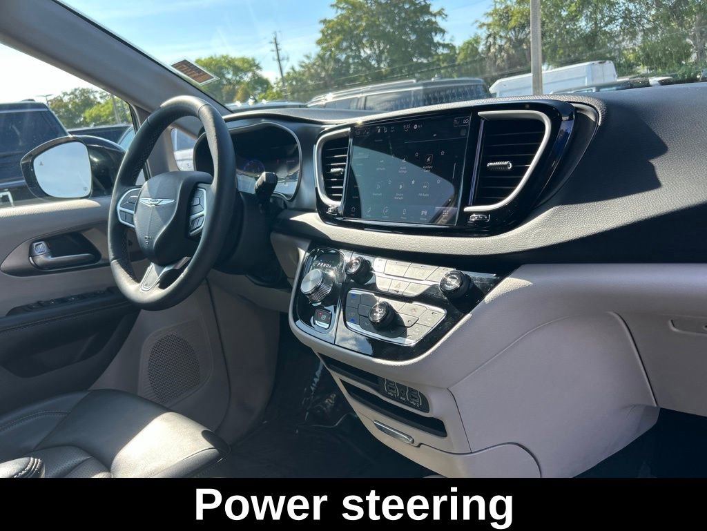 Used 2024 Chrysler Pacifica Touring-L FWD image 23