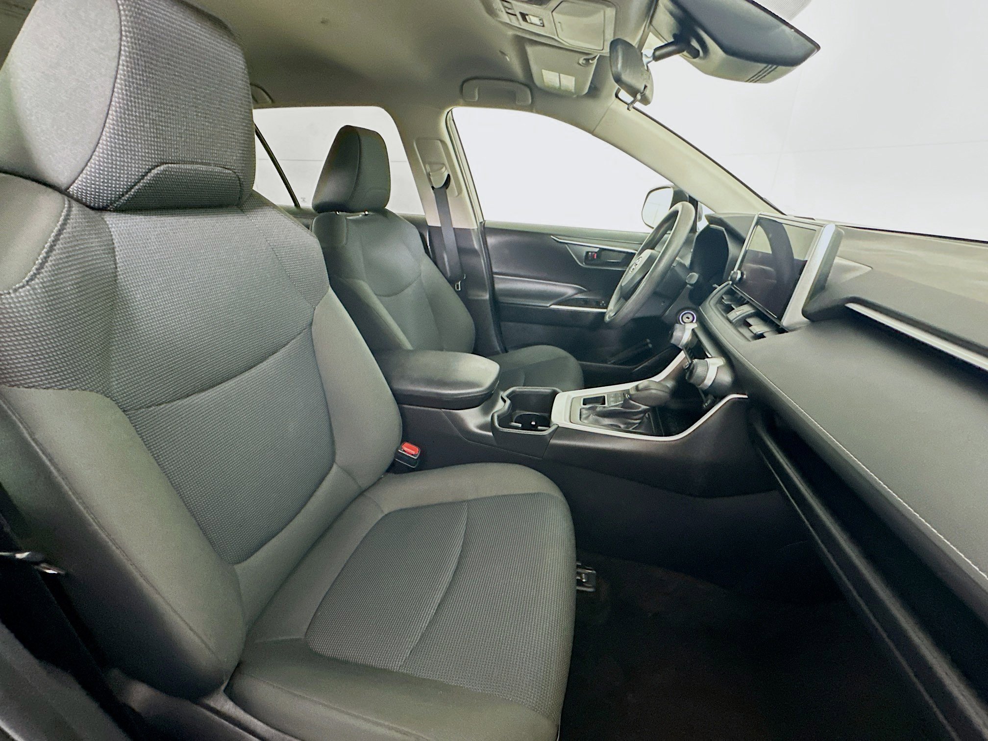 Used 2024 Toyota RAV4 LE image 28