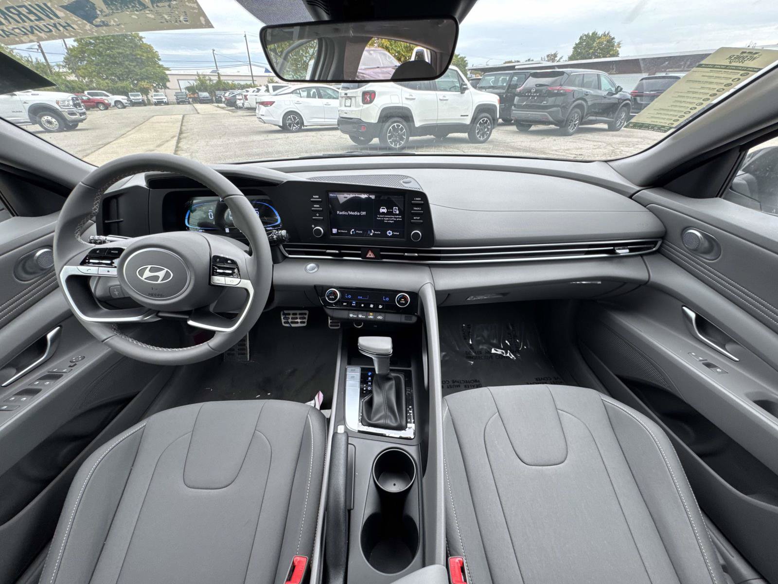 Used 2025 Hyundai Elantra Sport FWD image 12