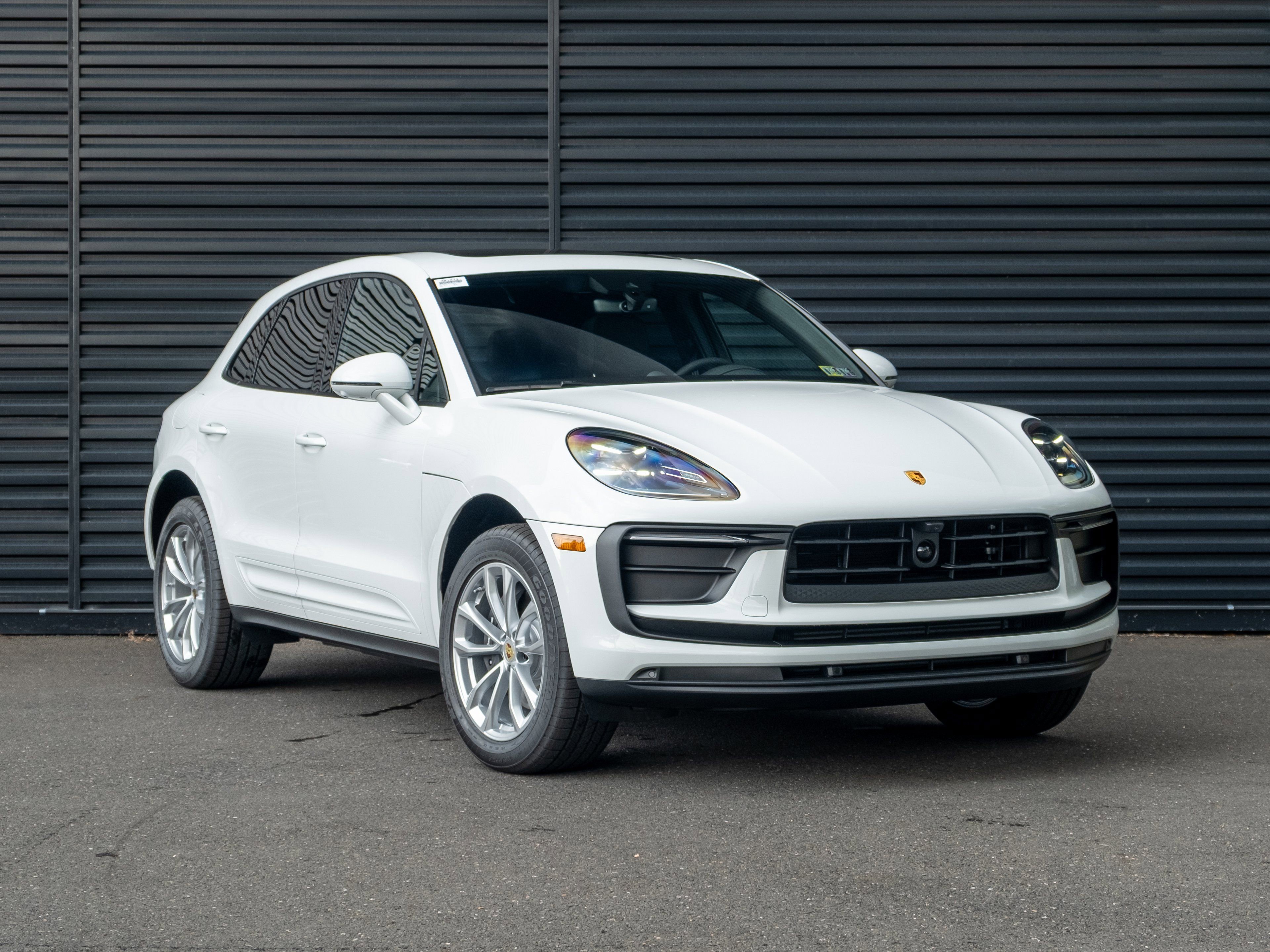 Certified 2026 Porsche Macan image 10