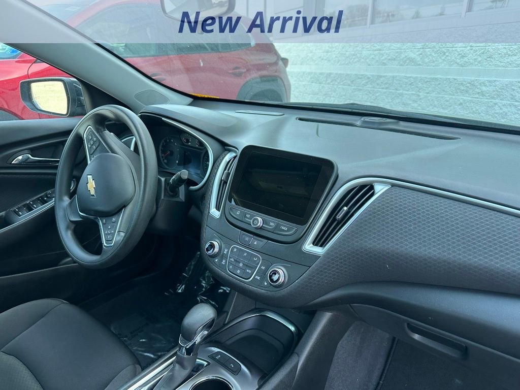Used 2024 Chevrolet Malibu LT image 3