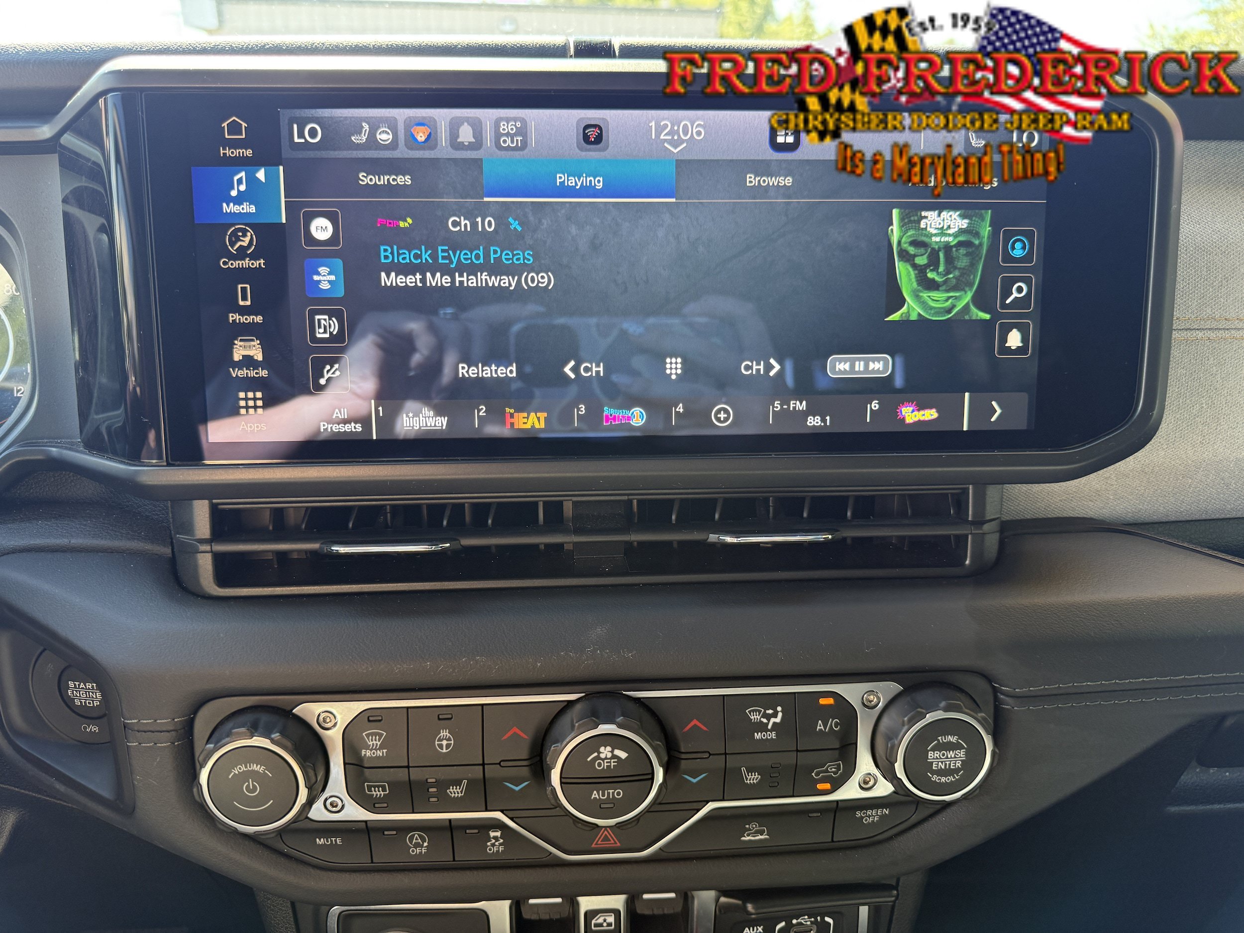 Used 2026 Jeep Wrangler Unlimited Sahara AWD/4WD image 19