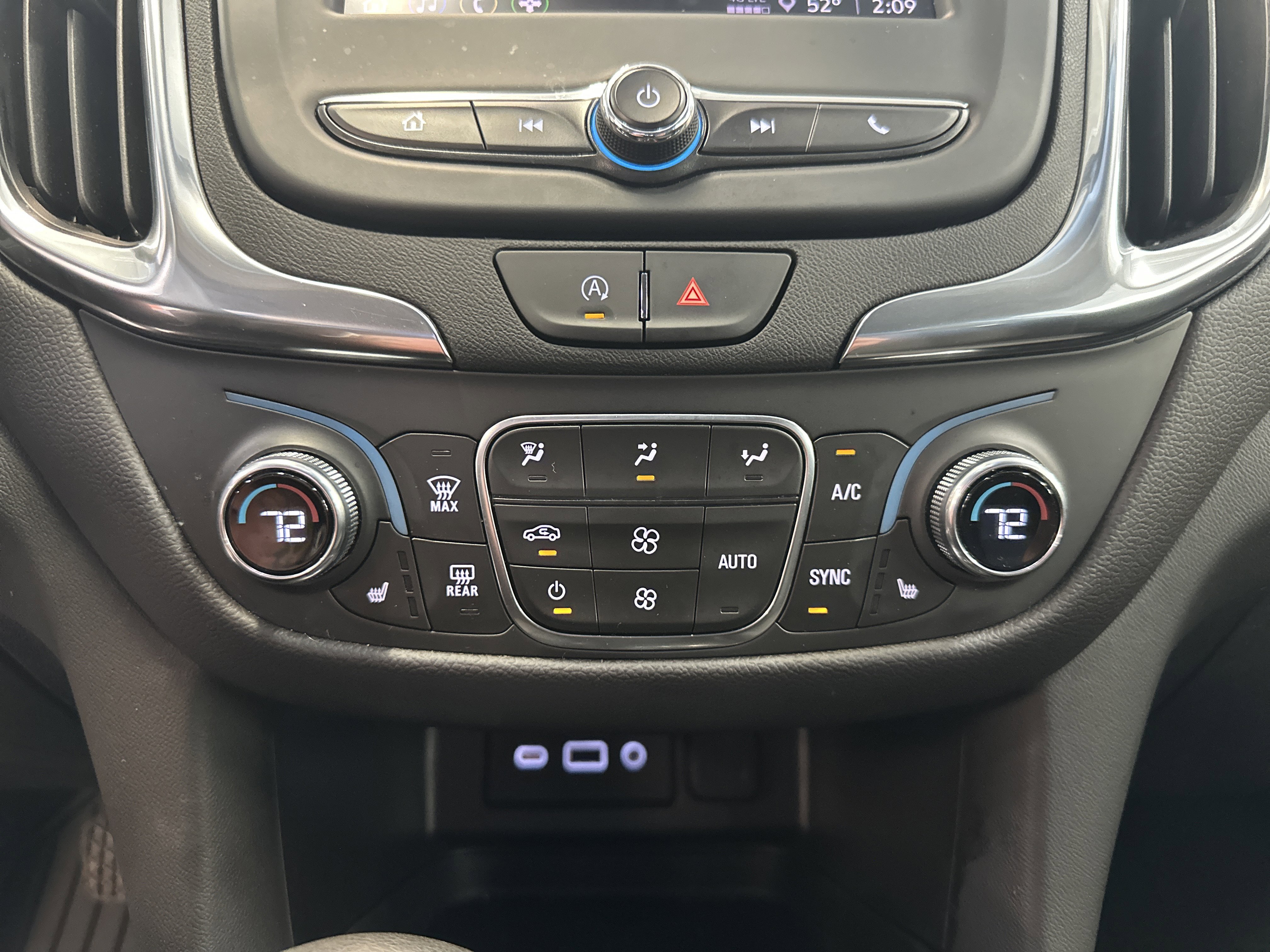 Used 2024 Chevrolet Equinox LT FWD image 31