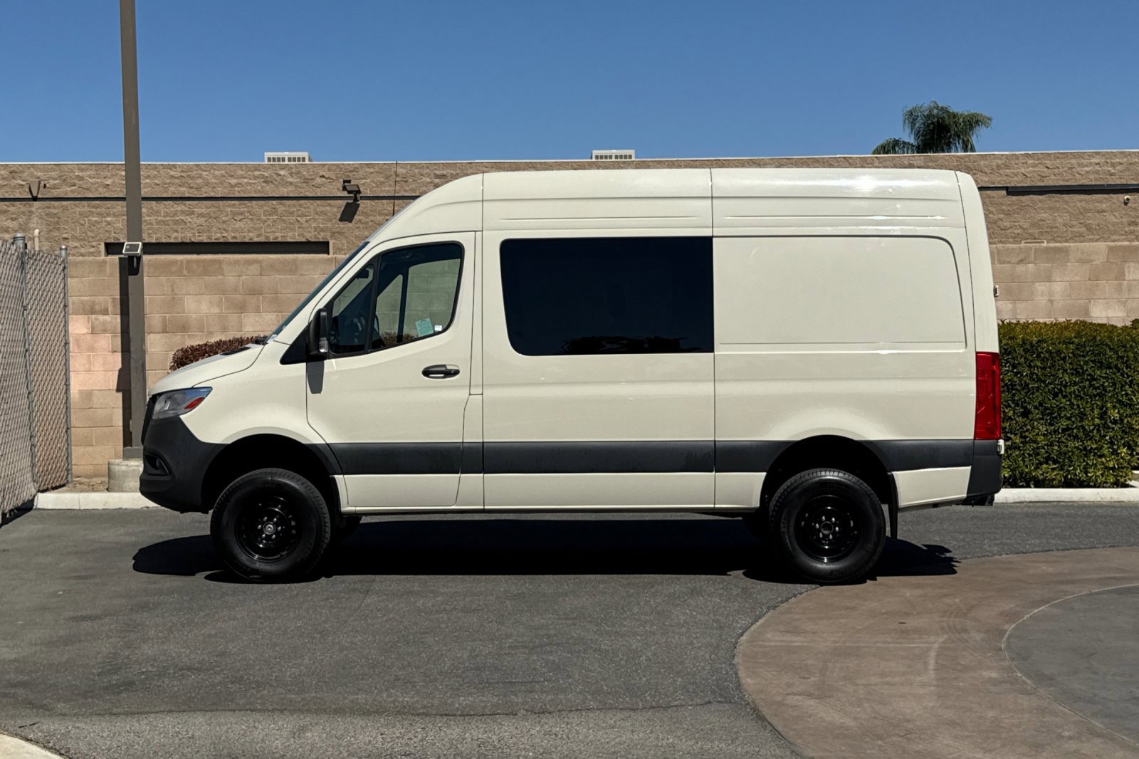 Used 2024 Mercedes-Benz Sprinter 2500 image 7