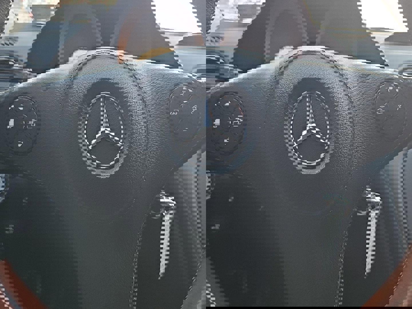 Used 2009 Mercedes-Benz SL 550 image 22