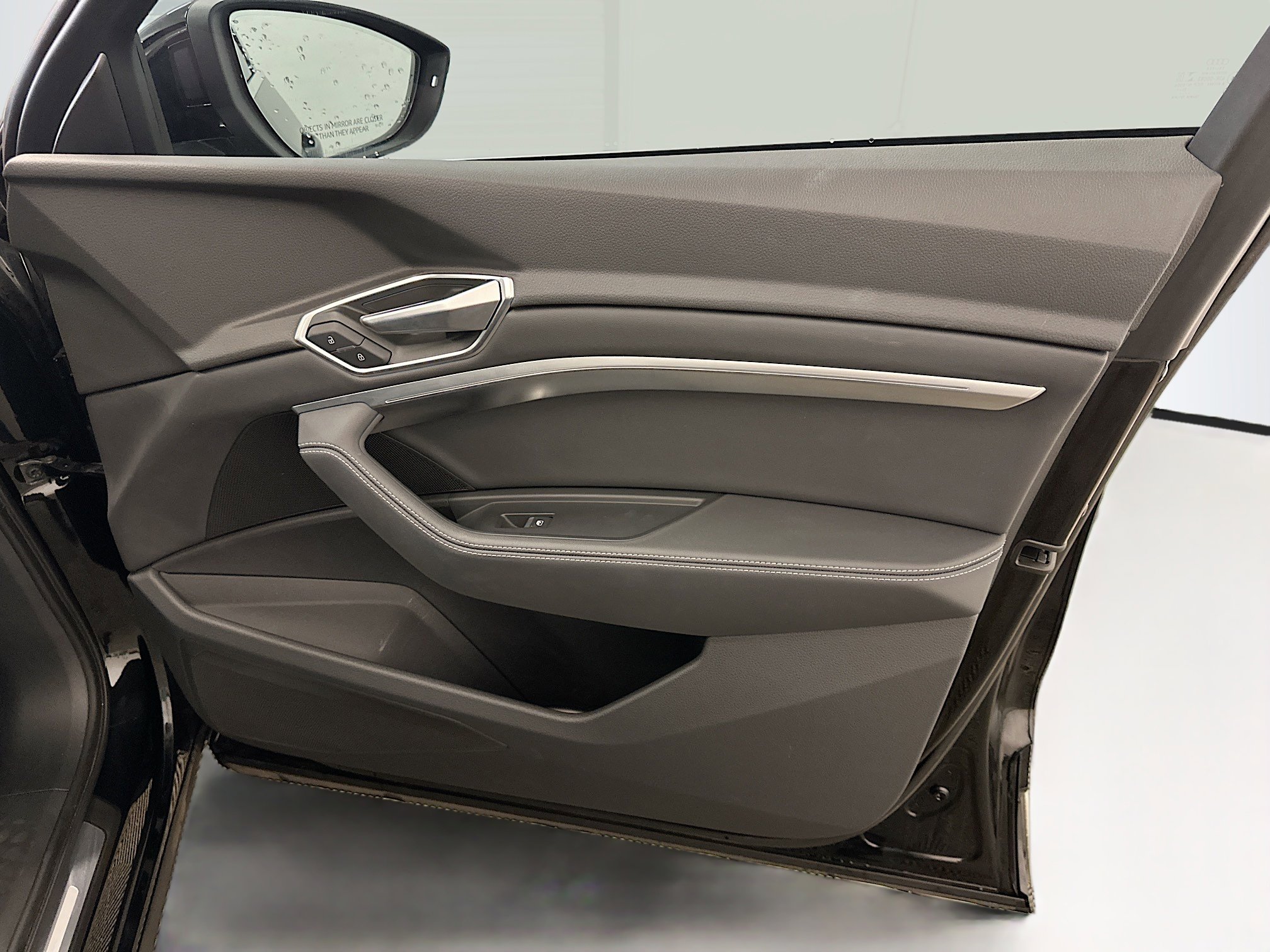 Used 2022 Audi e-tron Premium image 35