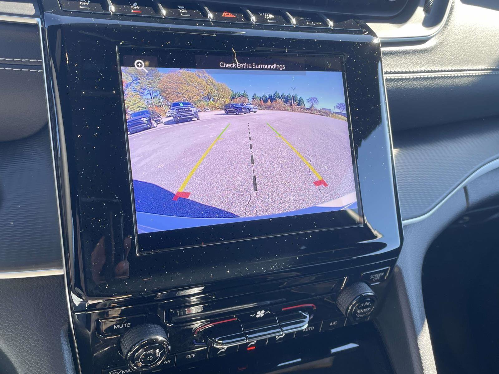 Used 2024 Jeep Grand Cherokee Laredo w/ MOPAR Finishing Package video 3