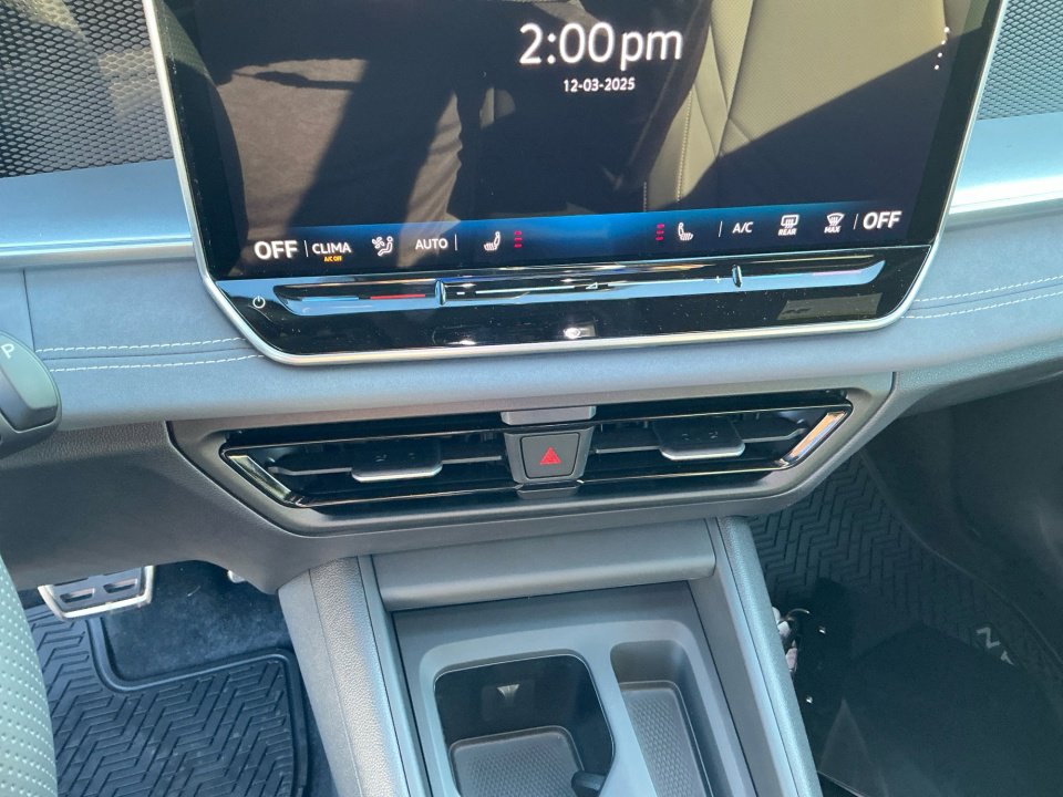 New 2026 Volkswagen Tiguan SE R-Line AWD/4WD image 17