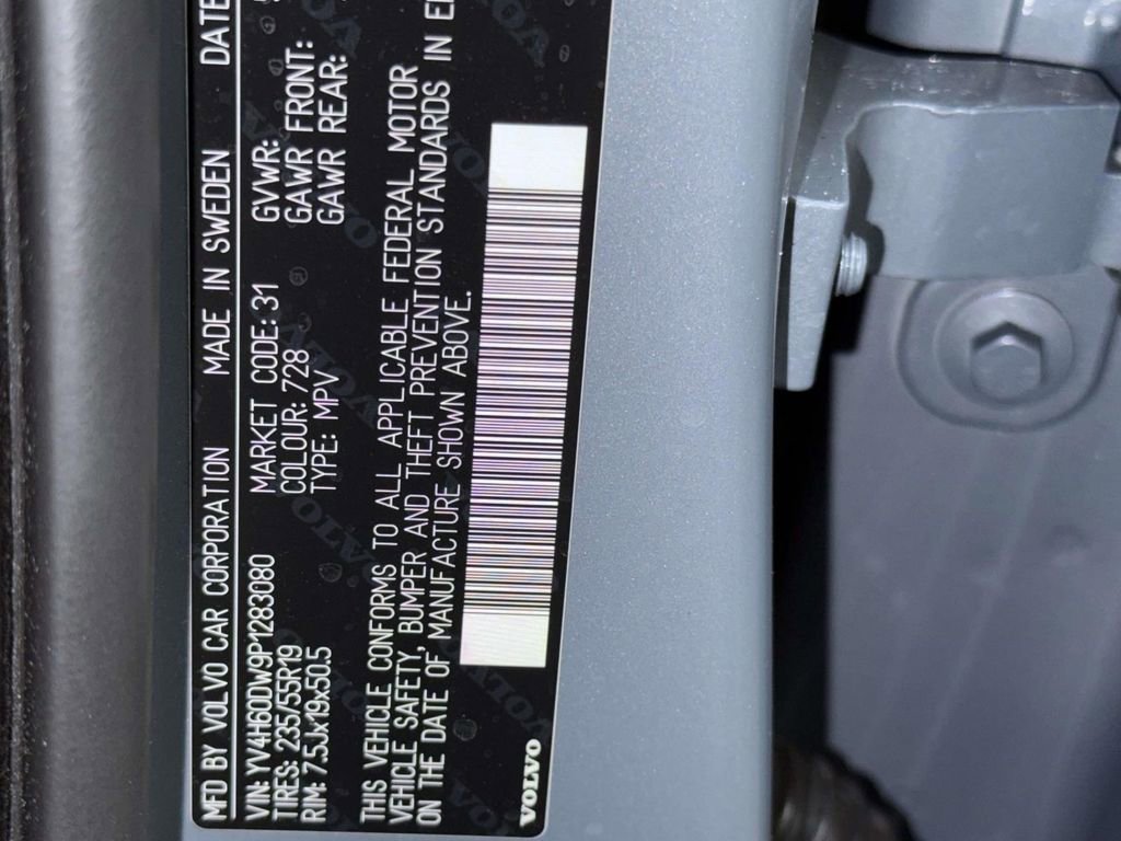 Used 2023 Volvo XC60 T8 Plus image 30