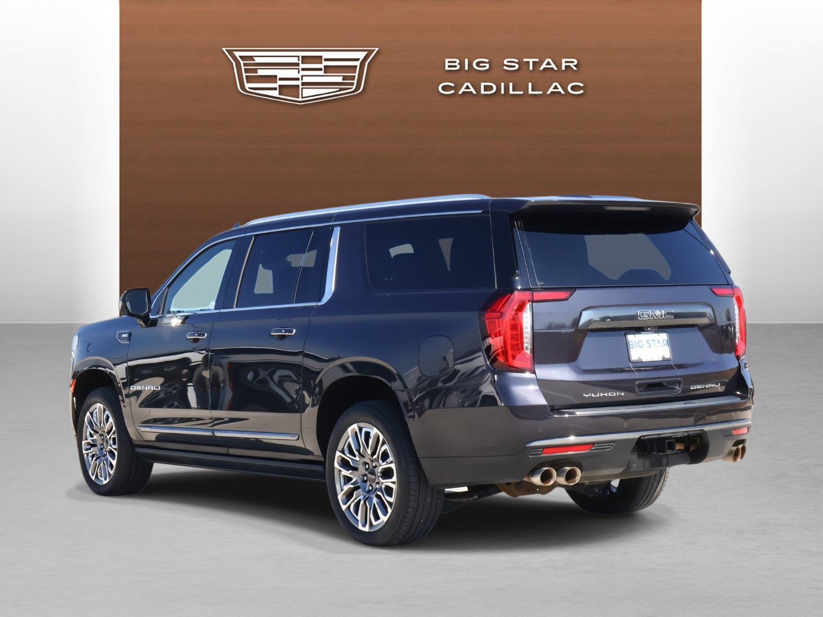 Used 2024 GMC Yukon XL Denali Ultimate AWD/4WD image 3
