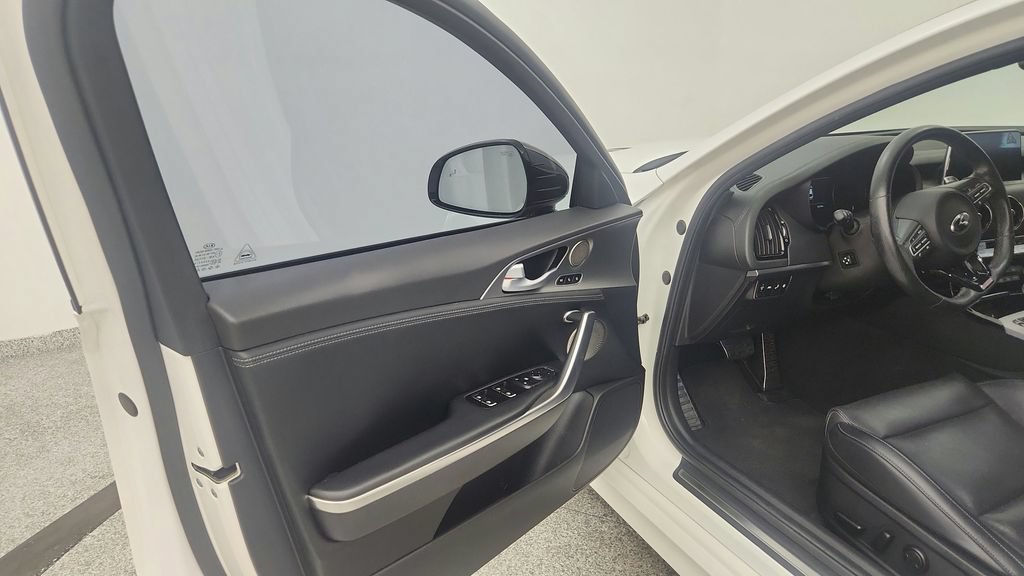 Used 2021 Kia Stinger GT1 image 10