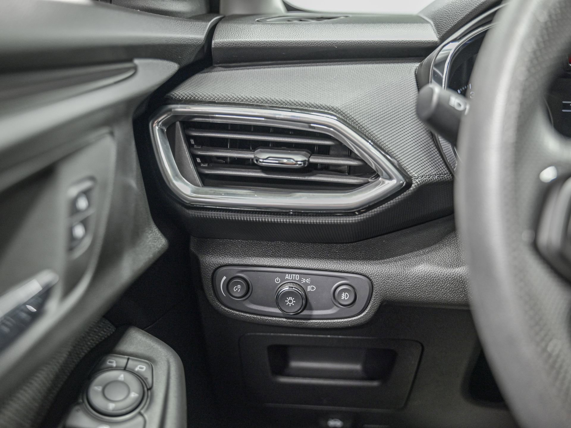 Used 2023 Chevrolet TrailBlazer LT image 18