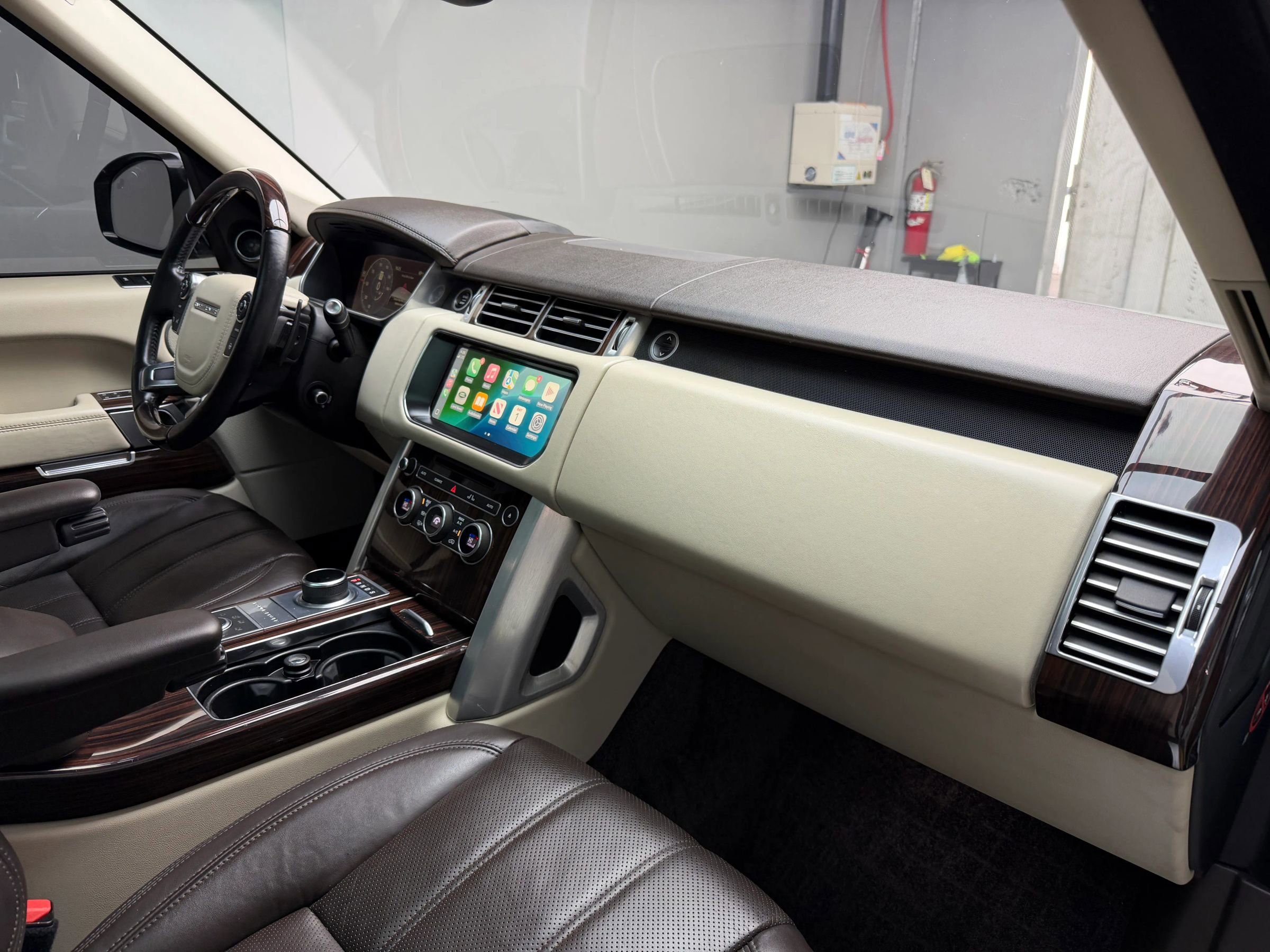 Used 2017 Land Rover Range Rover HSE image 26