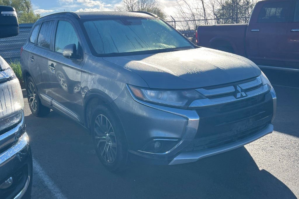 Used 2016 Mitsubishi Outlander SEL FWD image 2
