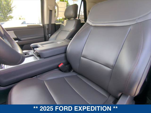 Used 2025 Ford Expedition Max Active AWD/4WD image 18