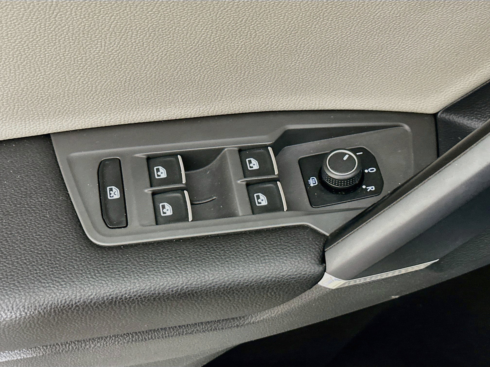 Used 2018 Volkswagen Tiguan S FWD image 15
