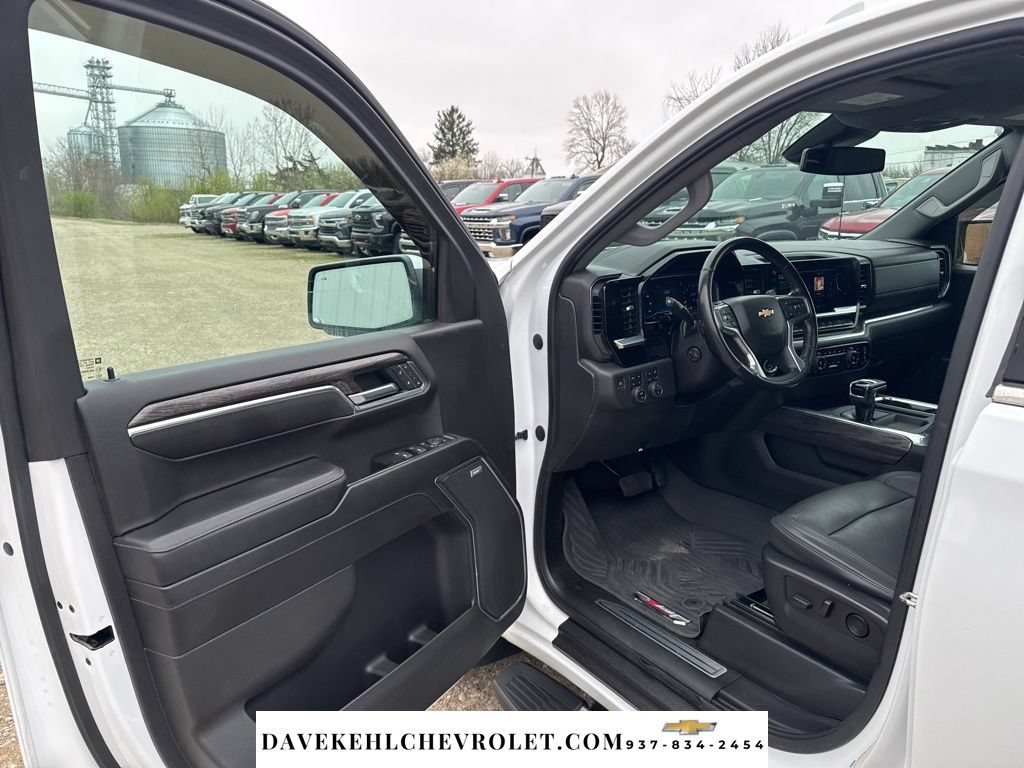 Used 2022 Chevrolet Silverado 1500 LTZ w/ LTZ Premium Package AWD/4WD image 16