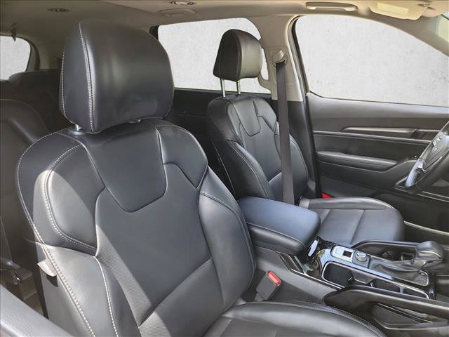 Used 2025 Kia Telluride S FWD image 16