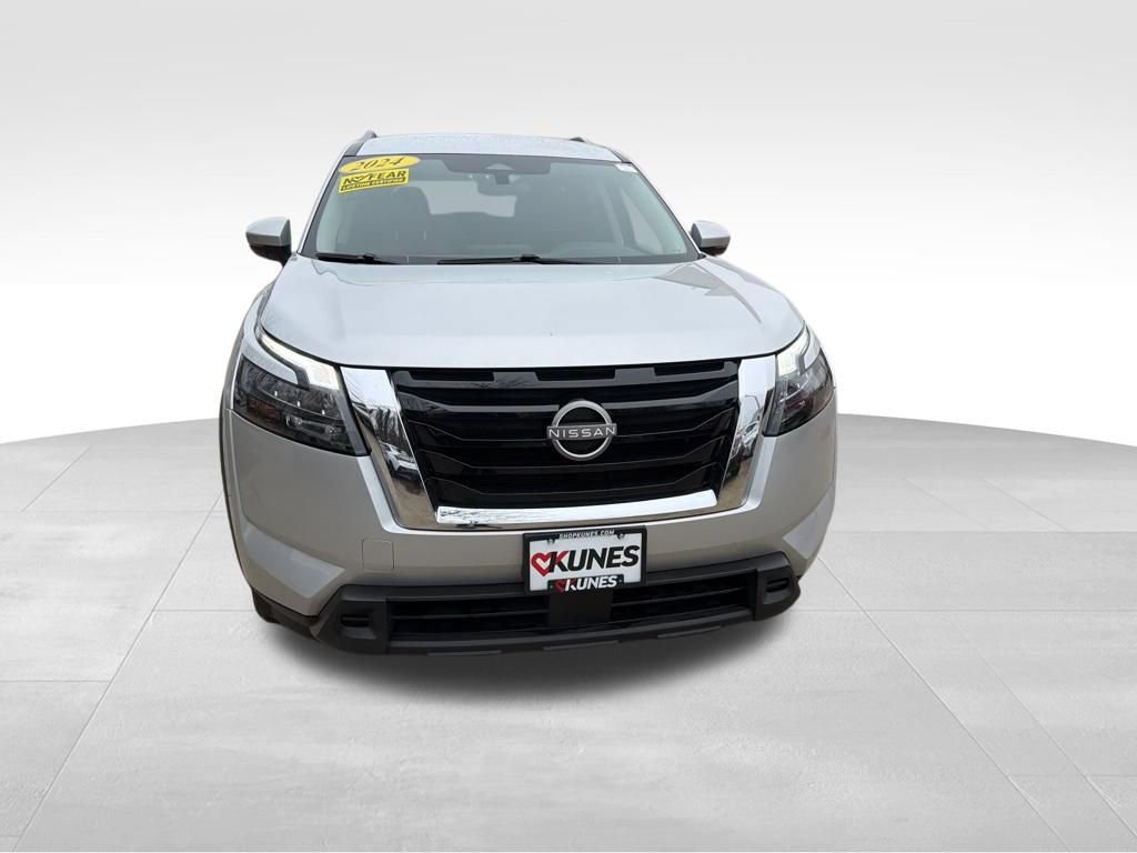 Used 2024 Nissan Pathfinder SV FWD image 4