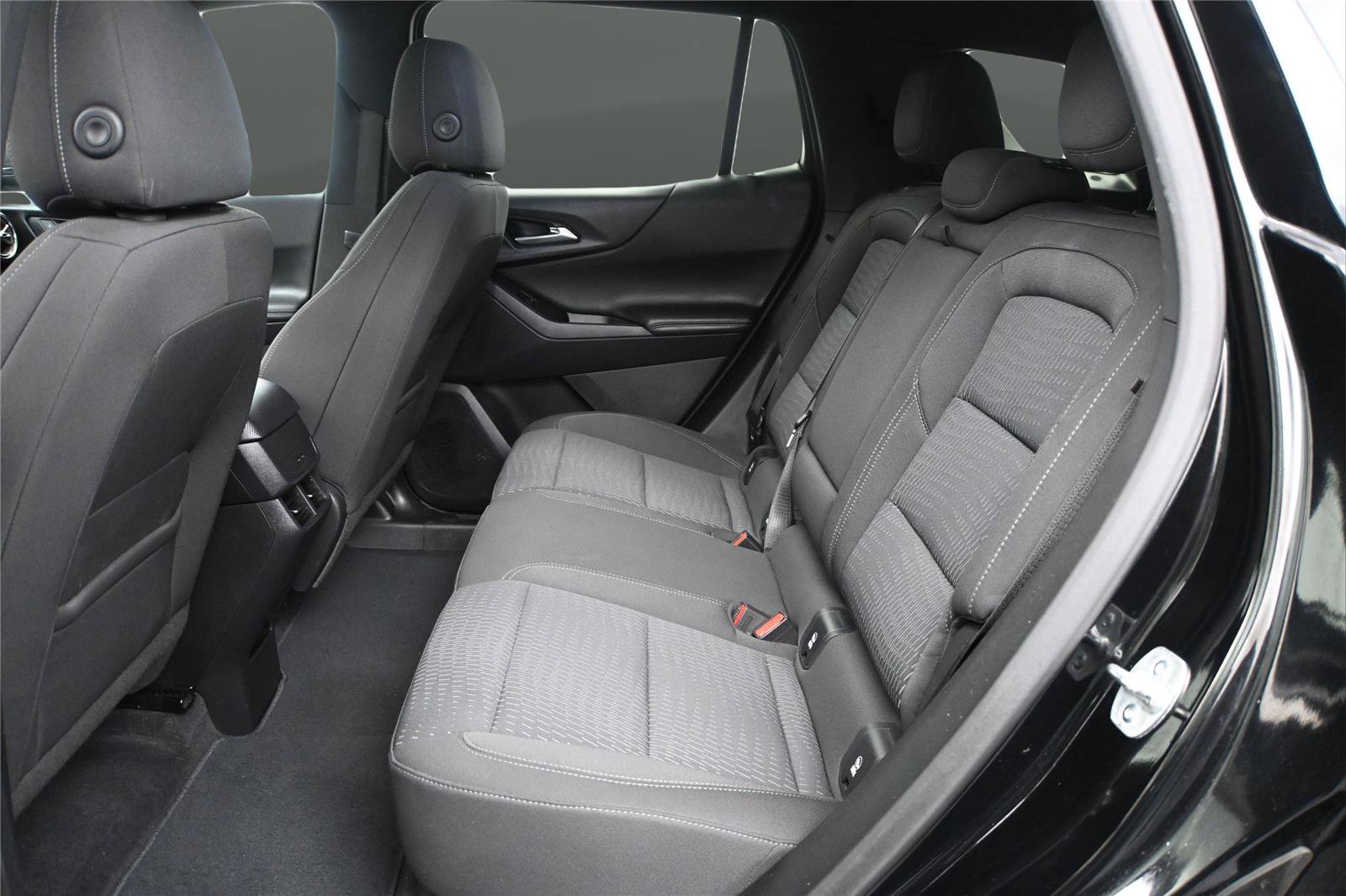 Used 2025 Chevrolet Equinox LT w/ Safety and Technology Package FWD image 9