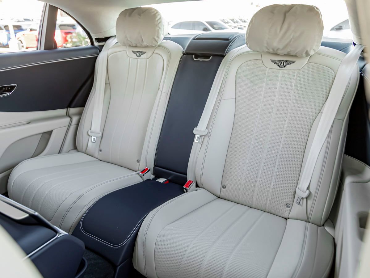 Used 2026 Bentley Flying Spur Plug-In Hybrid AWD/4WD image 27