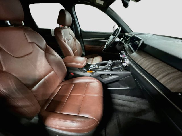 Certified 2024 Kia Telluride EX w/ EX Captain's Chair Package AWD/4WD image 31