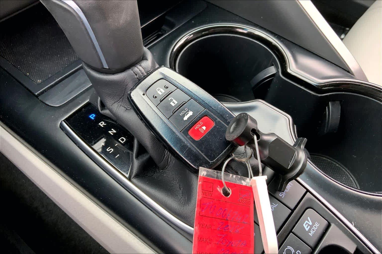 Used 2018 Toyota Camry SE FWD image 14