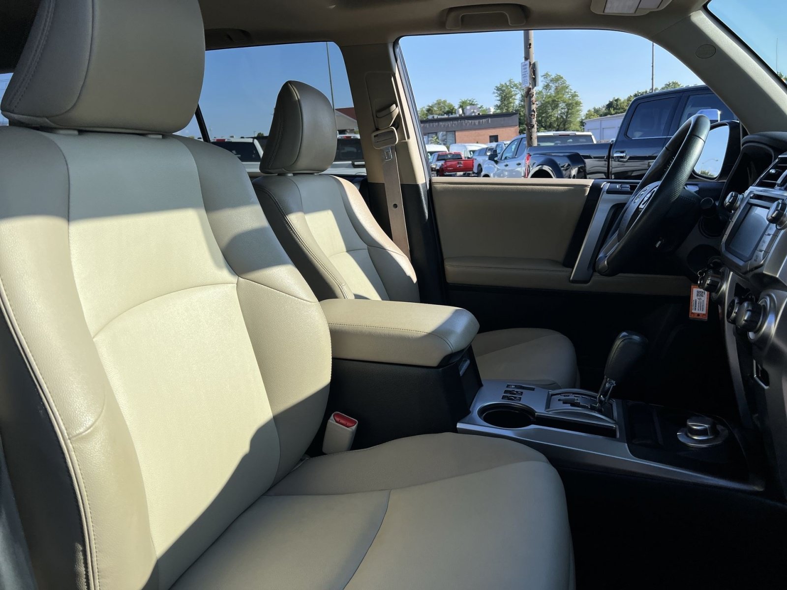 Used 2016 Toyota 4Runner SR5 Premium AWD/4WD image 27