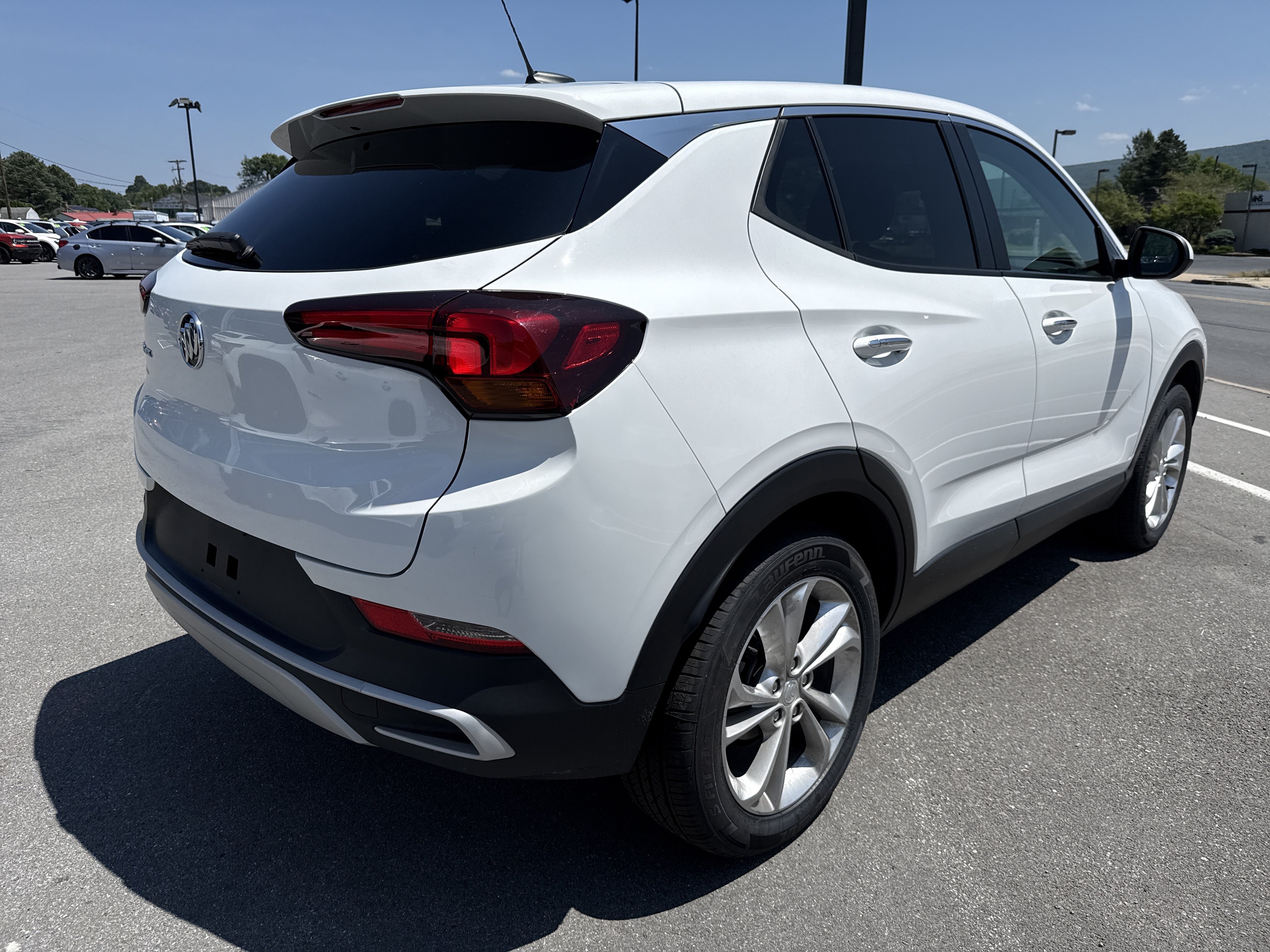 Used 2022 Buick Encore GX Preferred w/ Cold Weather Comfort Package AWD/4WD image 3