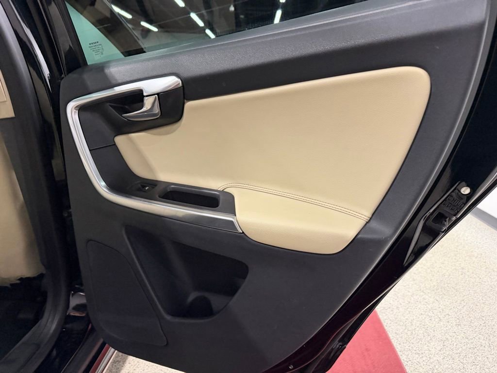 Used 2016 Volvo XC60 T6 w/ Proximity Package AWD/4WD image 22
