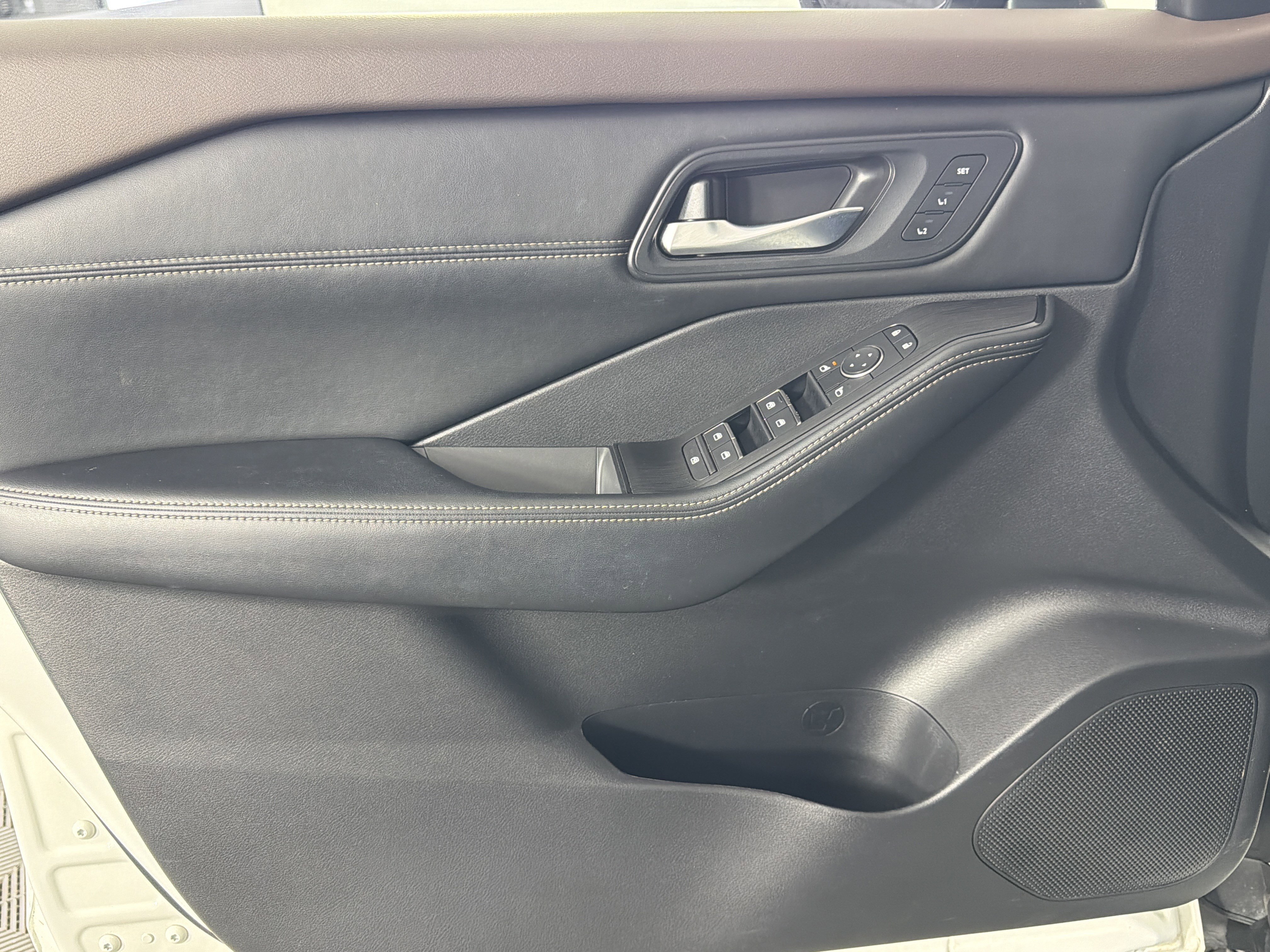 Used 2023 Nissan Rogue SL image 7