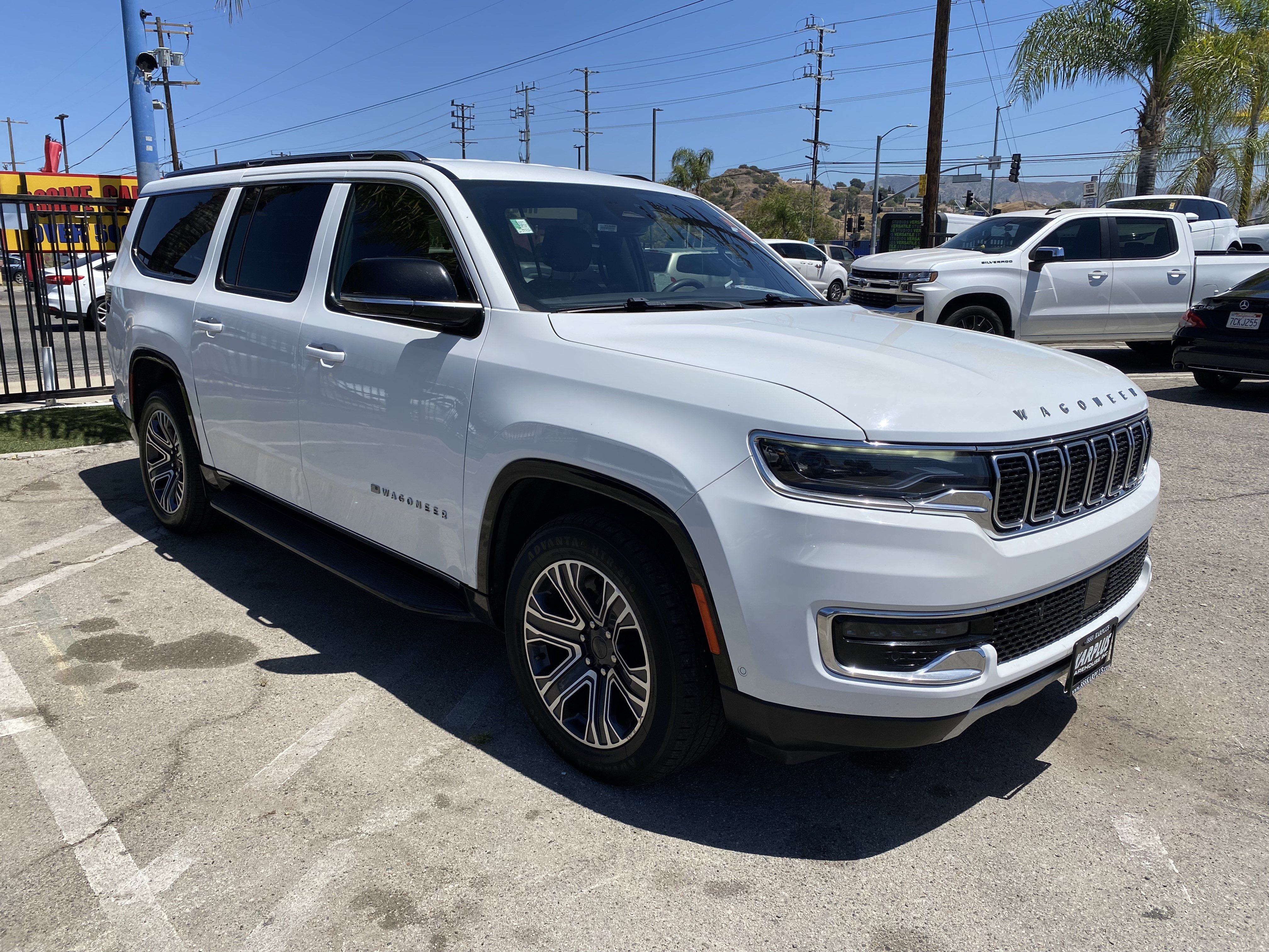 Used 2024 Jeep Wagoneer L Series II w/ Flexible Seating Group AWD/4WD image 7