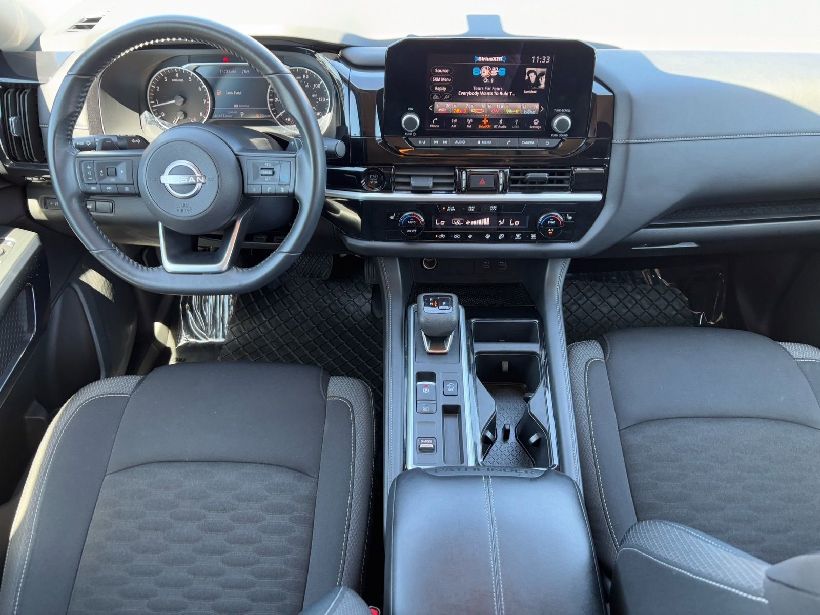 Certified 2025 Nissan Pathfinder SV image 12