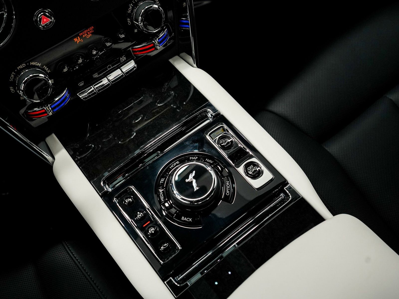 Certified 2025 Rolls-Royce Cullinan image 39