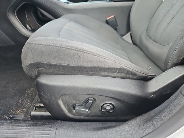 Used 2016 Chrysler 200 Limited w/ Anniversary Edition FWD image 18
