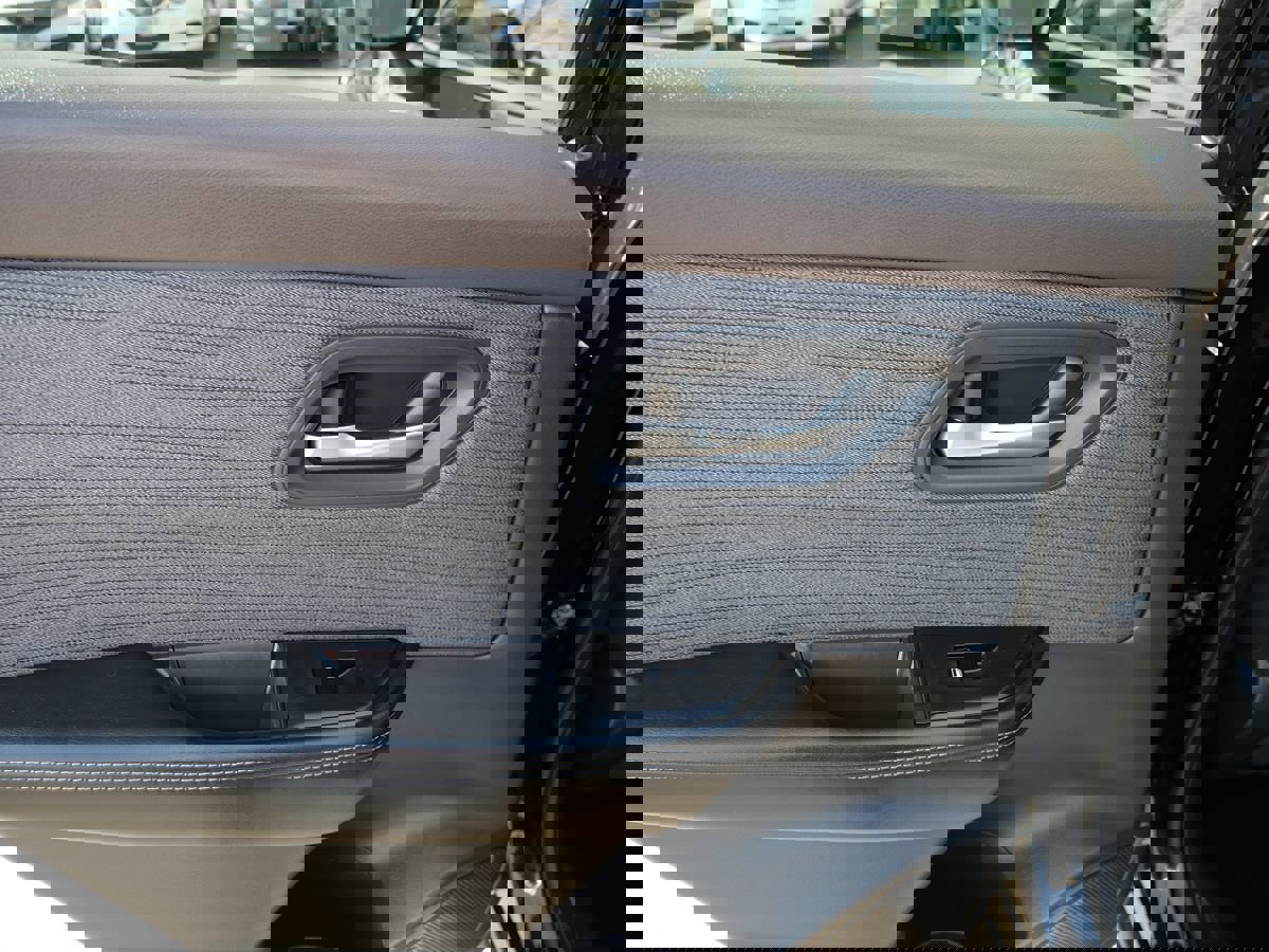 Used 2021 Nissan Rogue SV image 24