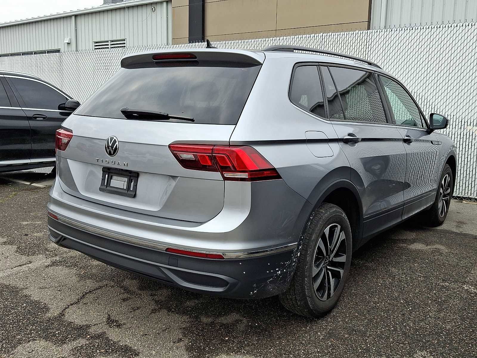 Used 2023 Volkswagen Tiguan S image 3