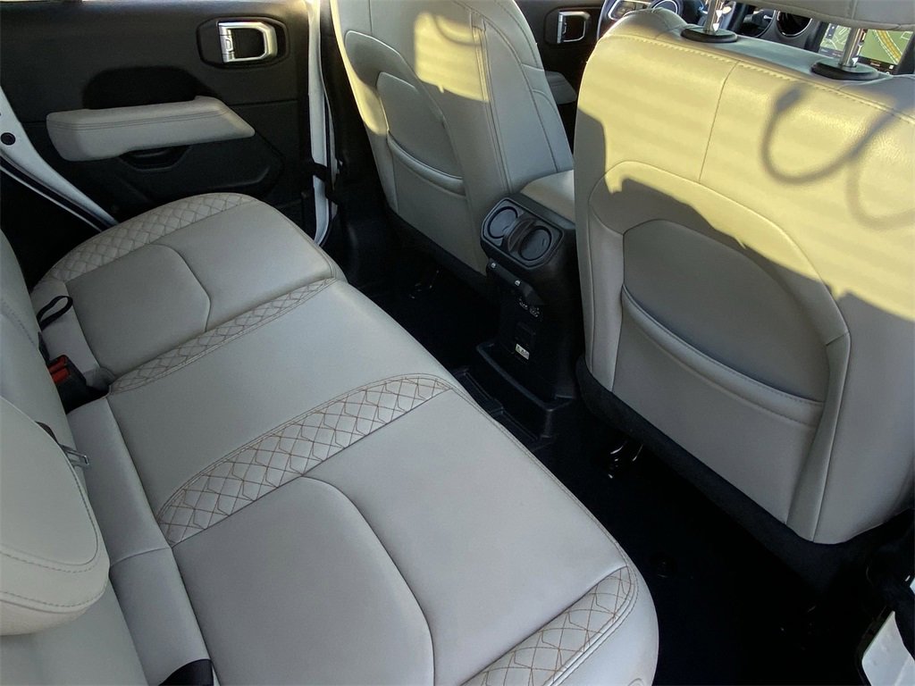 Used 2022 Jeep Wrangler Unlimited Sahara image 24