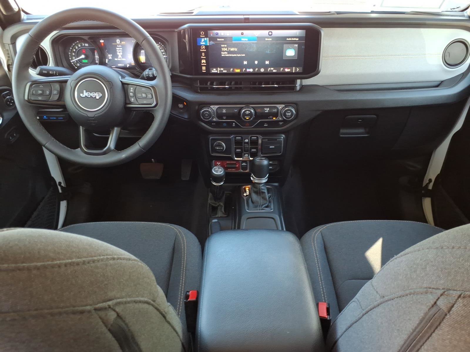Used 2025 Jeep Wrangler Willys image 17