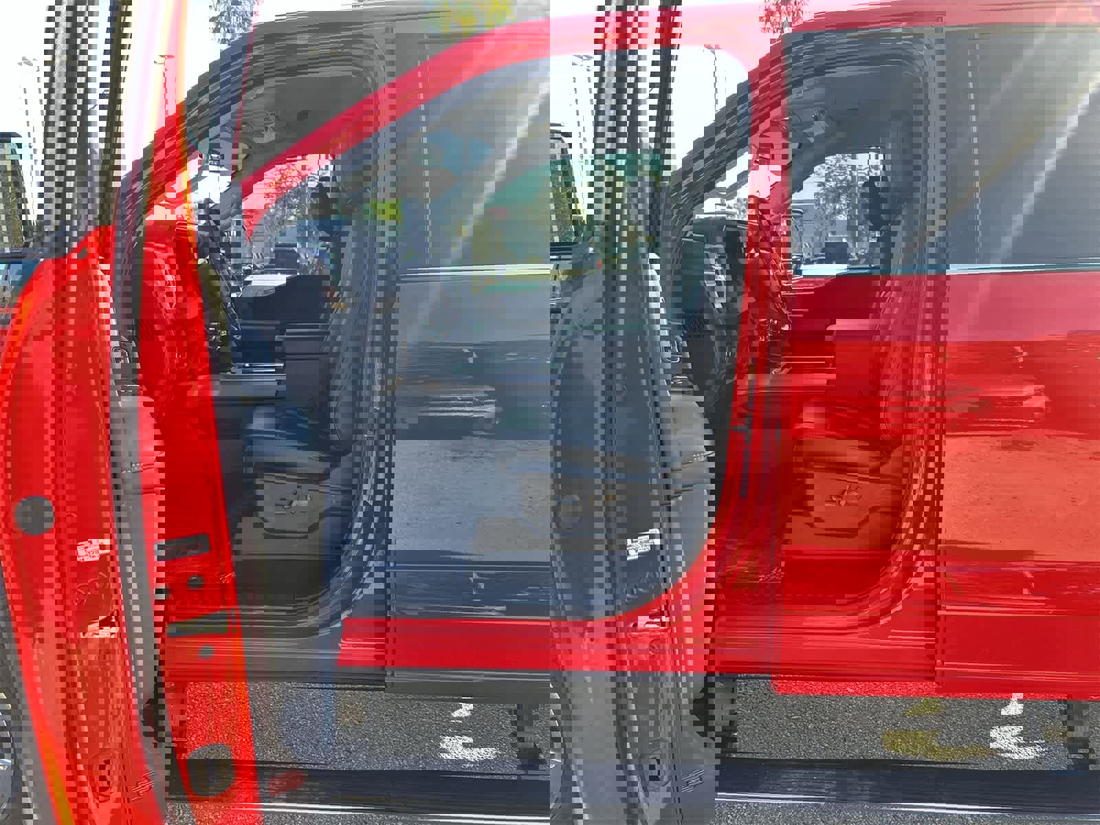 Used 2025 Ford F250 Lariat w/ Lariat Ultimate Package image 2