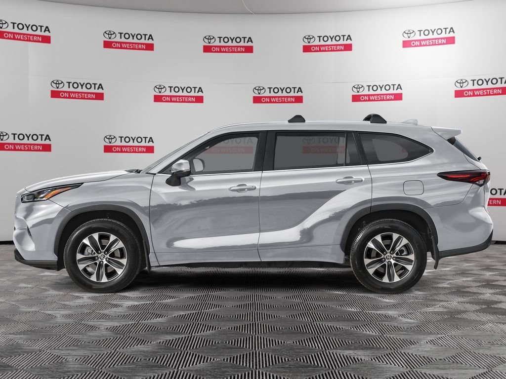 New 2025 Toyota Highlander XLE image 3