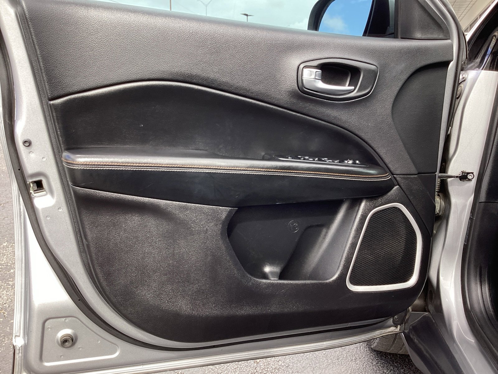 Used 2018 Jeep Compass Latitude w/ Popular Equipment Group image 24