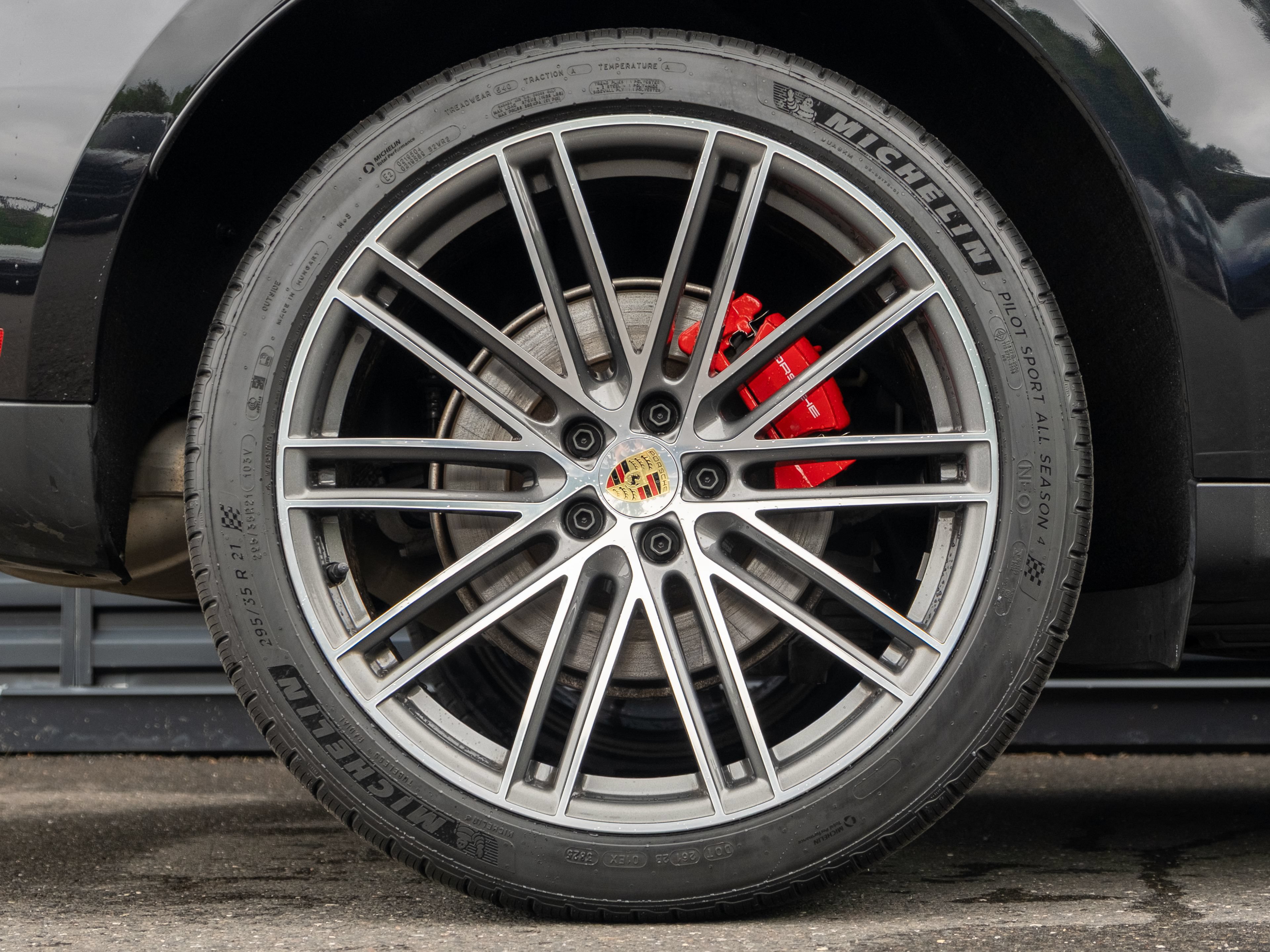 Certified 2025 Porsche Macan S AWD/4WD image 14
