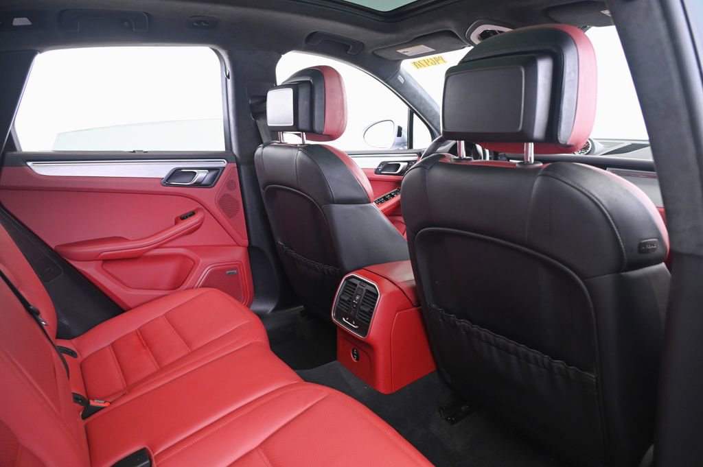 Certified 2021 Porsche Macan Turbo image 17