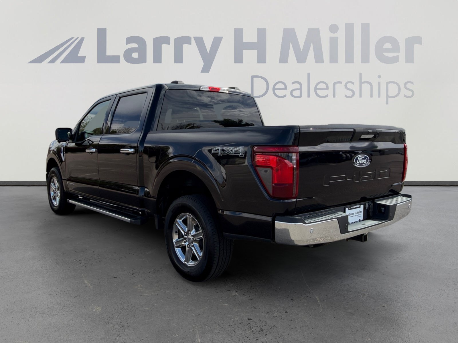 Used 2024 Ford F150 XLT w/ Mobile Office Package AWD/4WD image 4