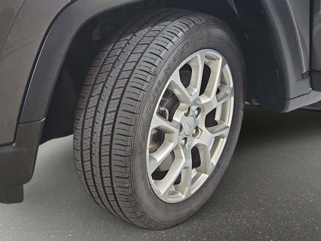 Used 2023 Jeep Compass Latitude AWD/4WD image 33