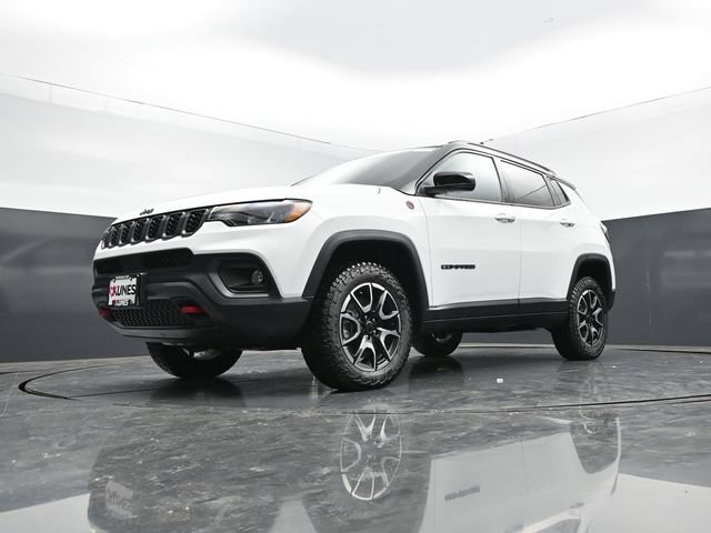 New 2026 Jeep Compass Trailhawk w/ Sun, Sound & Navigation Group AWD/4WD image 56