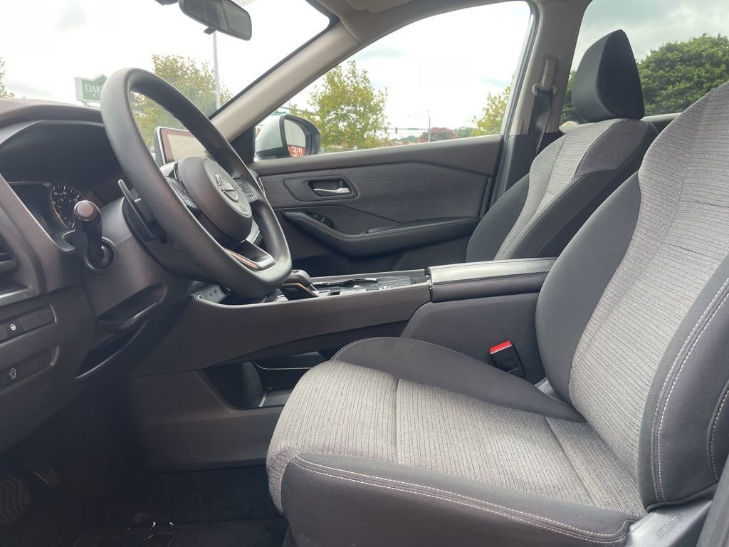 Used 2023 Nissan Rogue SV image 14