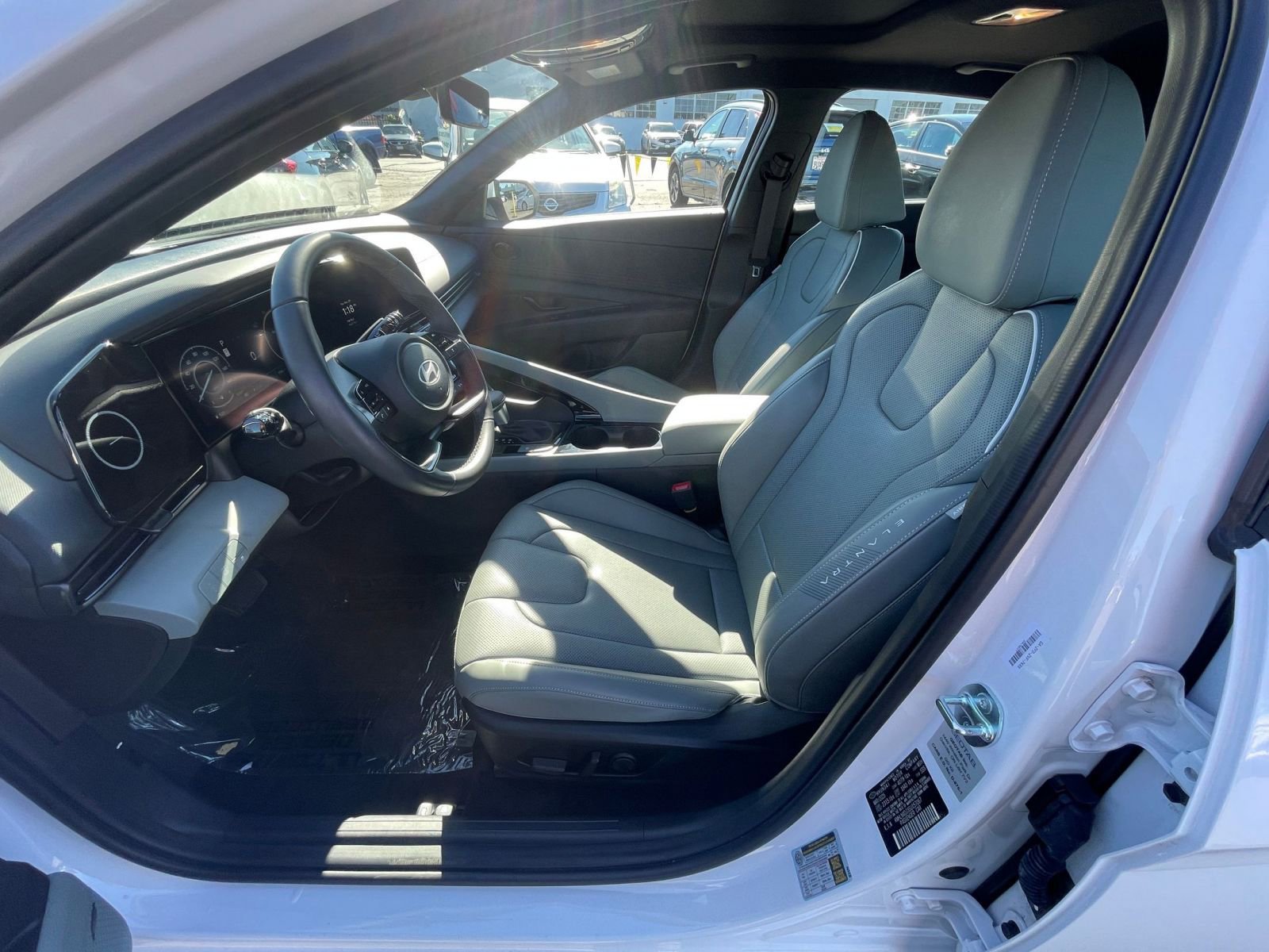 Used 2025 Hyundai Elantra Limited image 27