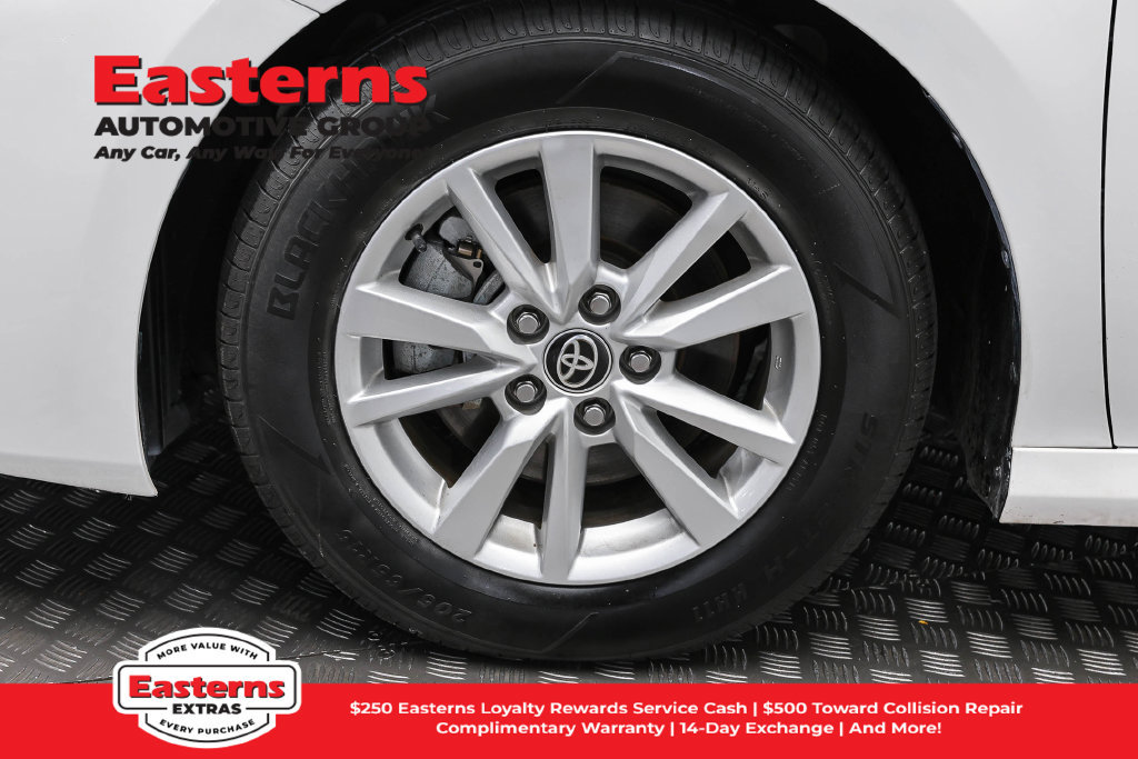 Used 2025 Toyota Camry LE w/ Convenience Package FWD image 32
